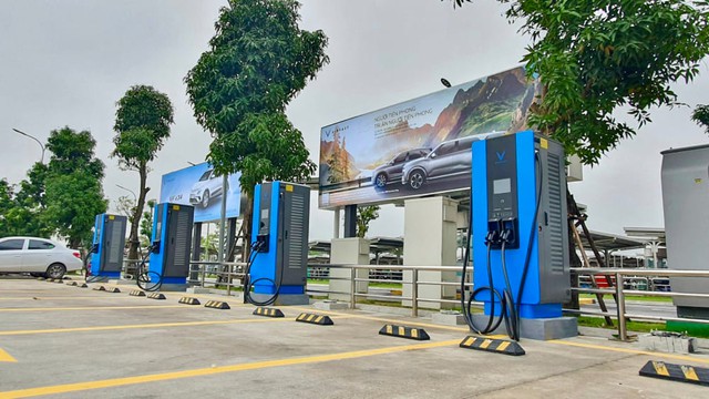 Mạng lưới trạm sạc xe điện trên tuyến đường dài