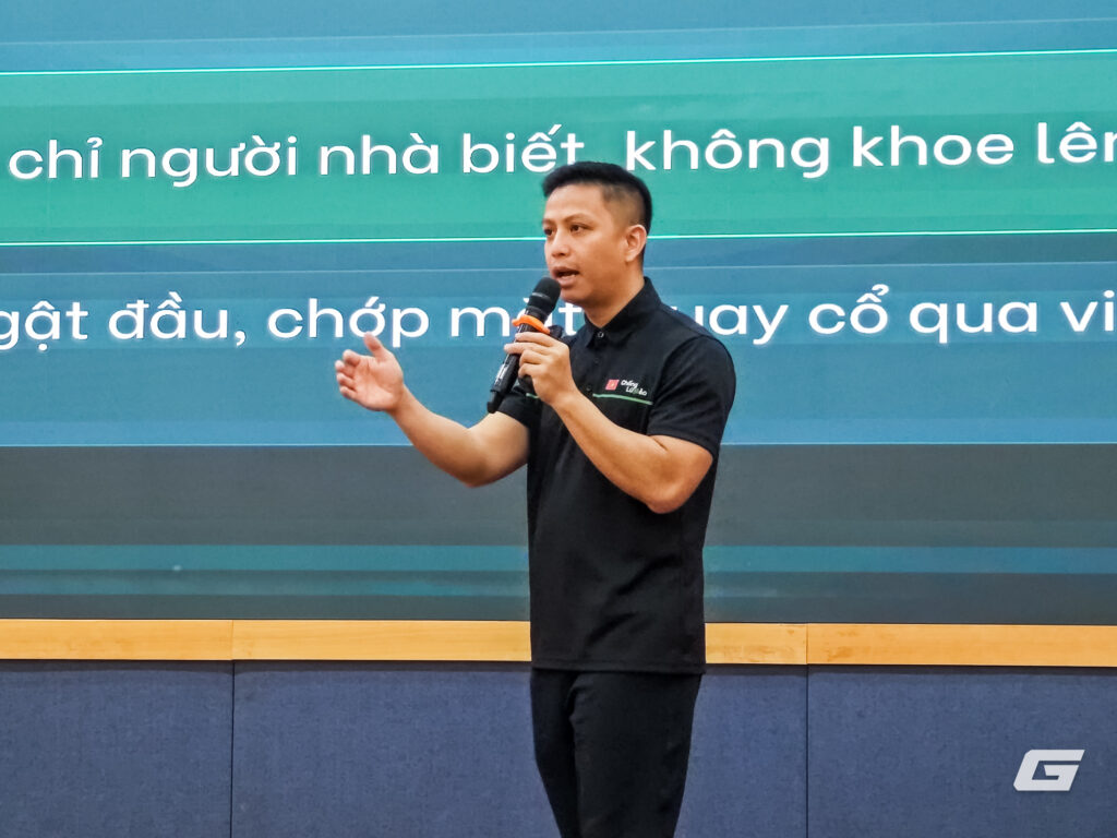 Học viên thực hành công nghệ AI và IoT trong môi trường đào tạo