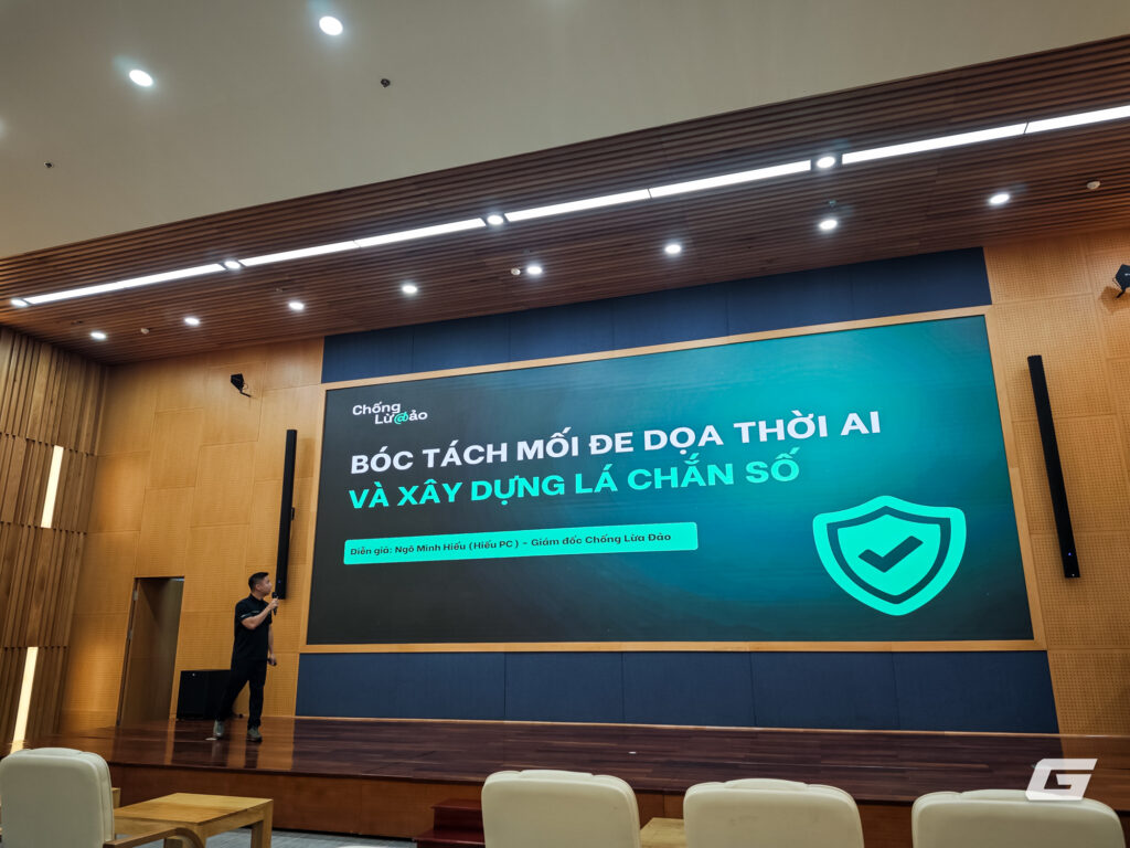Đại diện FSB giới thiệu chương trình thạc sĩ Công nghệ thông tin định hướng AIoT