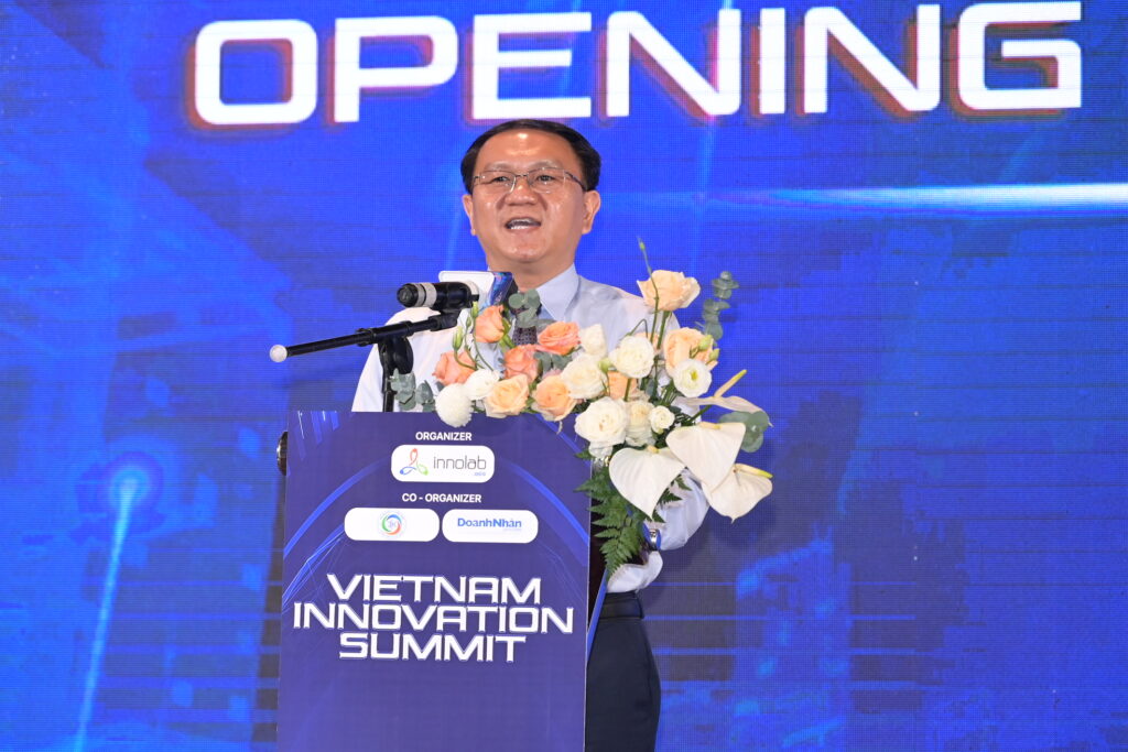 Đại diện ban tổ chức chia sẻ về định hướng của VIS 2026