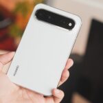 Huawei Pura X View với thân máy dạng thanh và màn hình rộng