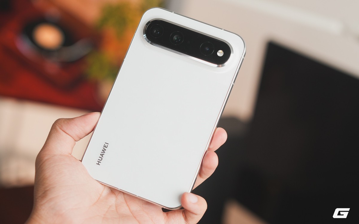 Huawei Pura X View với thân máy dạng thanh và màn hình rộng