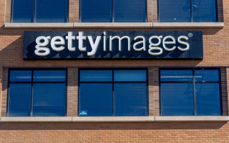 Logo Getty Images trên nền hình ảnh minh họa cho ngành nội dung số