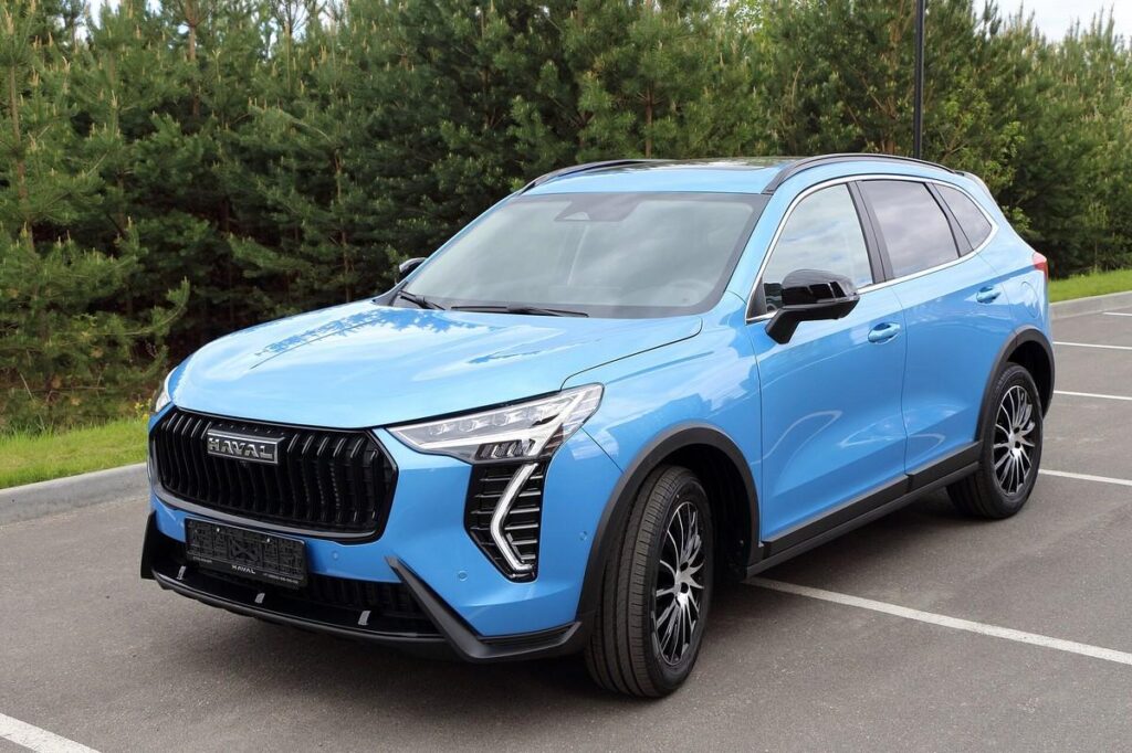 Chiếc Chery Tiggo 8 lưu thông trên đường phố Moskva