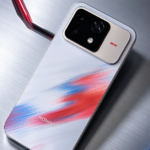 Mặt lưng HONOR WIN2 màu đỏ xanh chuyển sắc với cụm camera ngang