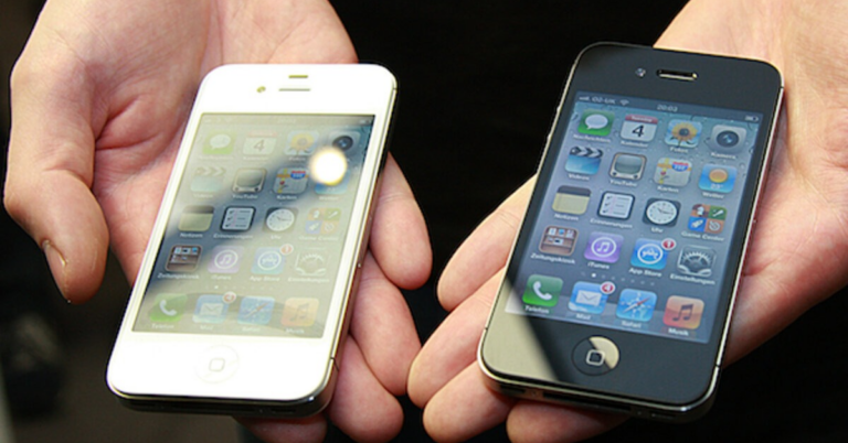iPhone 4S màu đen và trắng với thiết kế kính, khung thép không gỉ