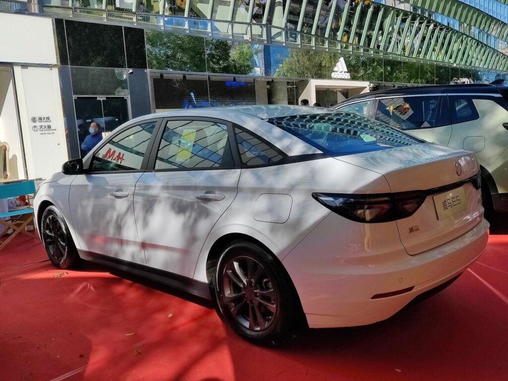 Chiếc WM Motor E.5 được sử dụng làm taxi tại Quảng Tây