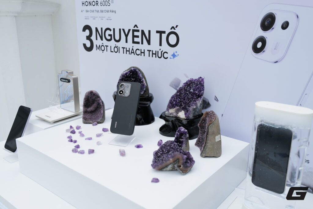 Điện thoại HONOR 600S trong thử nghiệm chống nước