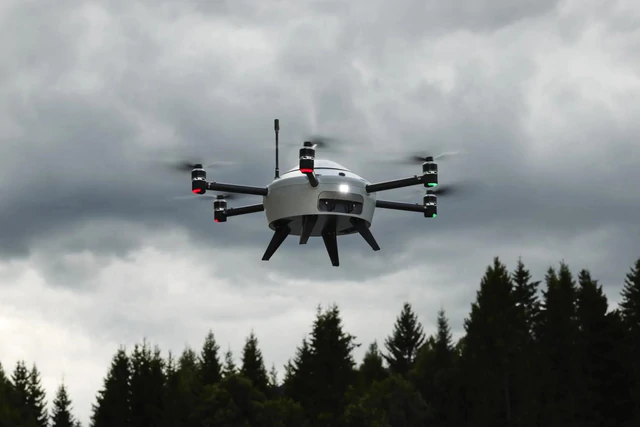 Drone bay ở độ cao lớn trong hoạt động thu thập dữ liệu thời tiết