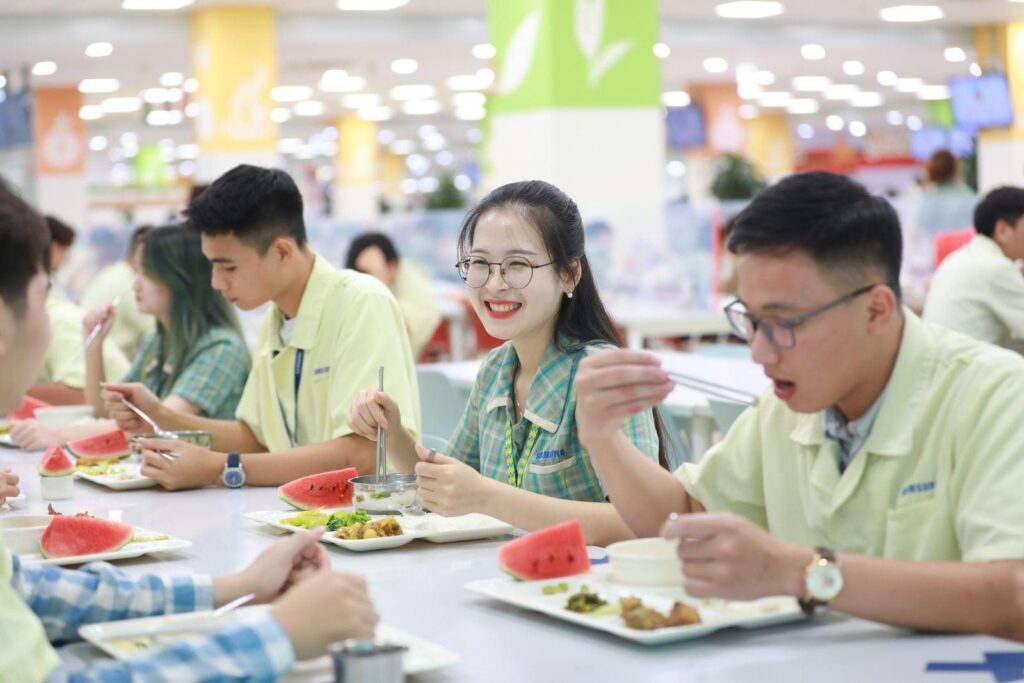Màn hình Galaxy hiển thị bản tóm tắt nội dung bằng tiếng Việt
