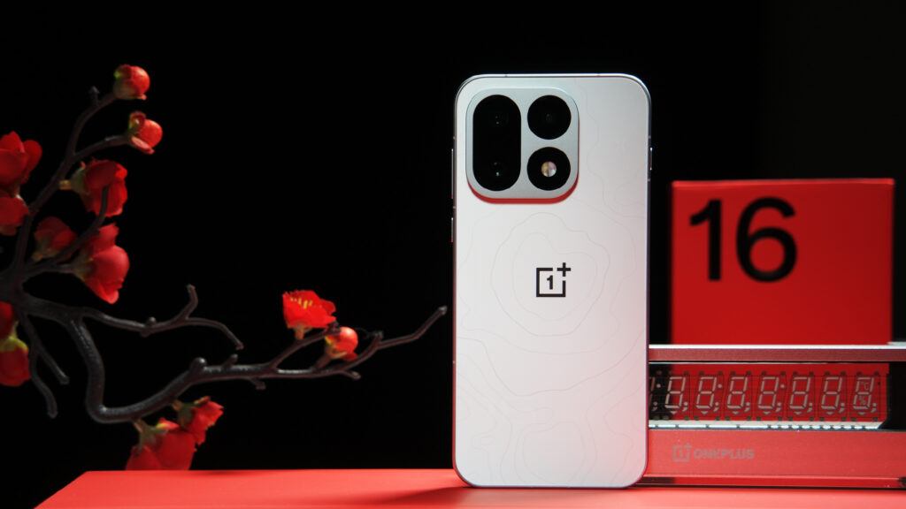 Cụm camera sau của OnePlus 16 với camera chính độ phân giải cao