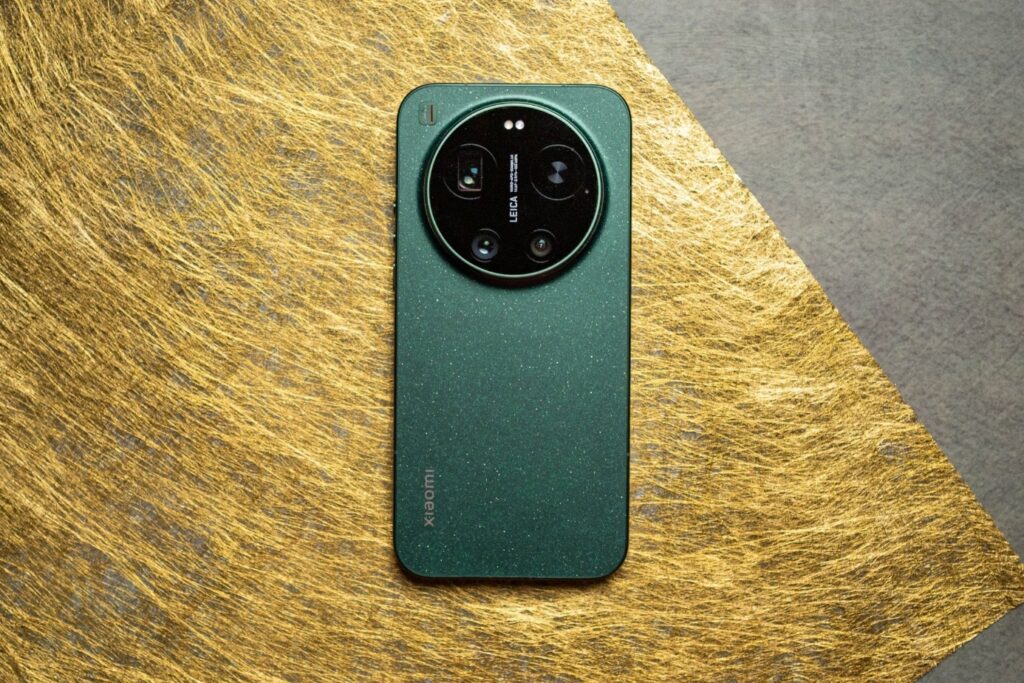 Màn hình lớn của Xiaomi 17 Ultra hiển thị hình ảnh