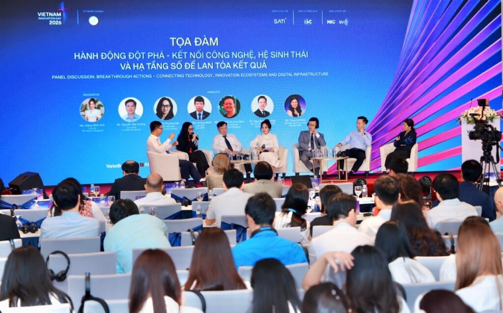 Khung cảnh các diễn giả trao đổi tại diễn đàn năm 2026
