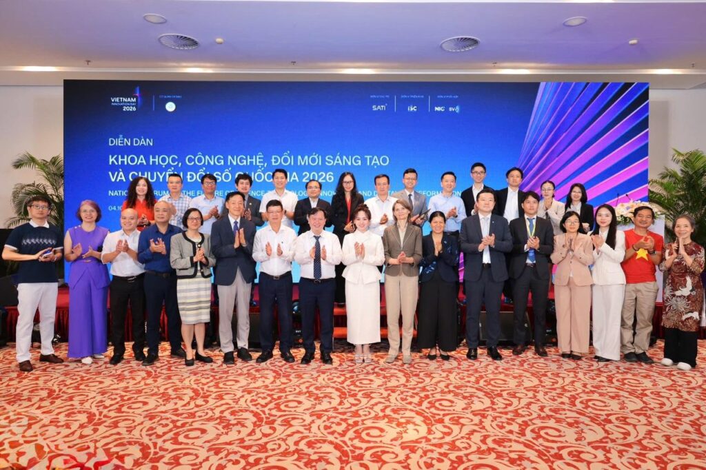 Khán phòng diễn đàn với các đại biểu và khách mời tham dự