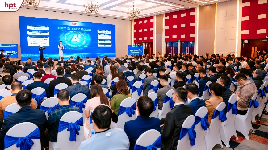 Diễn giả chia sẻ trong phiên thảo luận về AI và chuyển đổi số