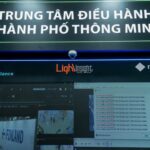 Khách tham quan mô hình Trung tâm điều hành Thành phố thông minh tại sự kiện