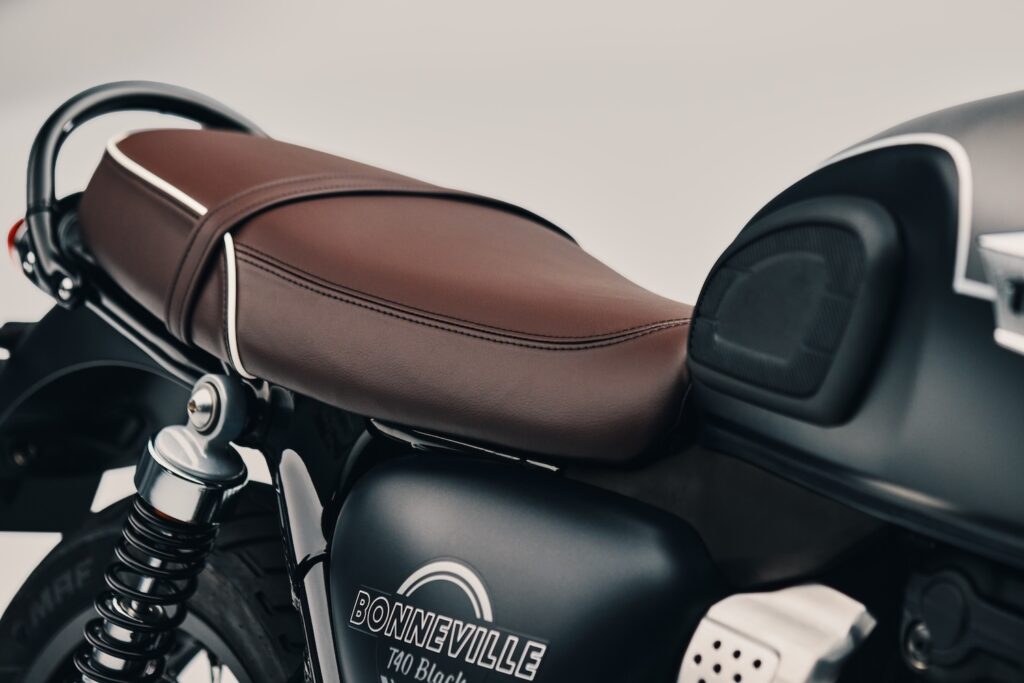 Khung xe, phuộc và hệ thống phanh của Bonneville T40